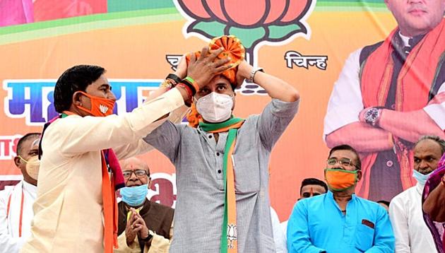 BJP MP Jyotiraditya Scindia during an election campaign rally in Pohari, Shivpuri district on Saturday.(ANI) BJP MP Jyotiraditya Scindia during an election campaign rally in Pohari, Shivpuri district on Saturday.(ANI)