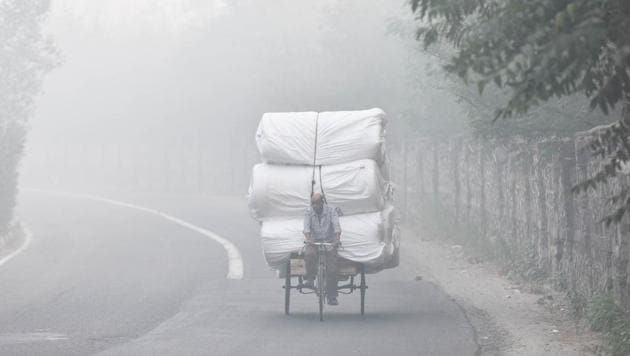 The minimum temperature in the national capital recorded at 6.10am on Wednesday was 12 degrees Celsius. There was no fog, only mist. (Sanchit Khanna/HT Photo) The minimum temperature in the national capital recorded at 6.10am on Wednesday was 12 degrees Celsius. There was no fog, only mist. (Sanchit Khanna/HT Photo)