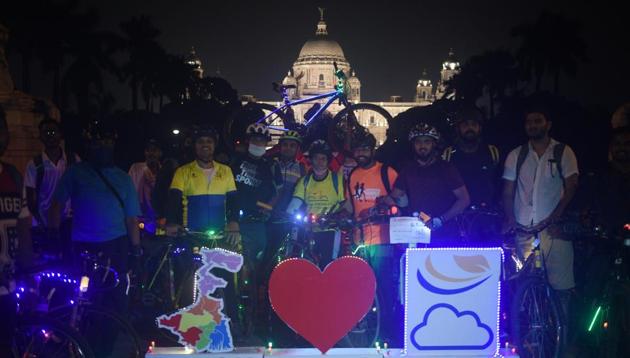 Cyclists demonstrating to raise awareness about the environment and against firecrackers, in front of Victoria Memorial in Kolkata, West Bengal, India on Saturday, November 07, 2020 (Photo by Samir Jana / Hindustan Times) Cyclists demonstrating to raise awareness about the environment and against firecrackers, in front of Victoria Memorial in Kolkata, West Bengal, India on Saturday, November 07, 2020 (Photo by Samir Jana / Hindustan Times)