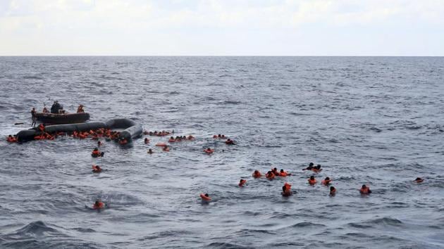 Refugees and migrants are rescued by members of the Spanish NGO Proactiva Open Arms, after leaving Libya trying to reach European soil aboard an overcrowded rubber boat in the Mediterranean sea, Wednesday, Nov. 11, 2020.(AP photo)