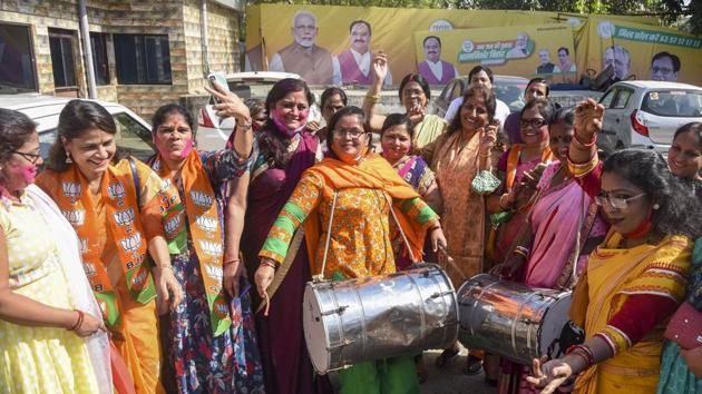 BJP workers celebrate after NDA's victory in Bihar Assembly elections, in Patna.(PTI) BJP workers celebrate after NDA's victory in Bihar Assembly elections, in Patna.(PTI)