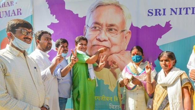 Rashtriya Janata Dal (RJD) leader Manoj Jha took a swipe at Bihar chief minister Nitish Kumar for winning “only 40” seats.(PTI Photo) Rashtriya Janata Dal (RJD) leader Manoj Jha took a swipe at Bihar chief minister Nitish Kumar for winning “only 40” seats.(PTI Photo)