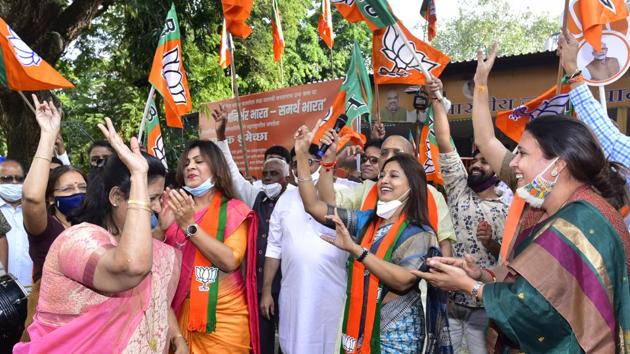 BJP party workers celebrate NDA's victory in Bihar assembly elections. (Anshuman Poyrekar/HT Photo) BJP party workers celebrate NDA's victory in Bihar assembly elections. (Anshuman Poyrekar/HT Photo)