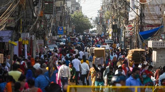 A view of the crowded marketplace as people flout social distancing during the festive season, at Sadar Bazar, in New Delhi. (Amal KS/ Hindustan Times) A view of the crowded marketplace as people flout social distancing during the festive season, at Sadar Bazar, in New Delhi. (Amal KS/ Hindustan Times)