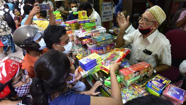 People buy firecrackers for upcoming Diwali festival in Mumbai.(HT File Photo)