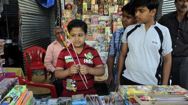 UP govt has banned sale and bursting of firecrackers in Lucknow and 12 other cities. (File photo) UP govt has banned sale and bursting of firecrackers in Lucknow and 12 other cities. (File photo)