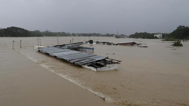 Submerged structures are seen at a swollen river as floods continue to rise in Marikina, Philippines due to Typhoon Vamco on November 12. Nearly 200,000 people were evacuated before Vamco arrived late on Wednesday packing winds of 155 kilometres (96 miles) per hour and gusts of up to 255 kph (158 mph). It has since weakened and exited the mainland. (Aaron Favila / AP) Submerged structures are seen at a swollen river as floods continue to rise in Marikina, Philippines due to Typhoon Vamco on November 12. Nearly 200,000 people were evacuated before Vamco arrived late on Wednesday packing winds of 155 kilometres (96 miles) per hour and gusts of up to 255 kph (158 mph). It has since weakened and exited the mainland. (Aaron Favila / AP)