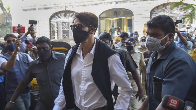 Bollywood actor Arjun Rampal reaches Narcotics Control Bureau (NCB) office after being summoned by the agency for questioning in connection with a drug case, in Mumbai.(PTI)