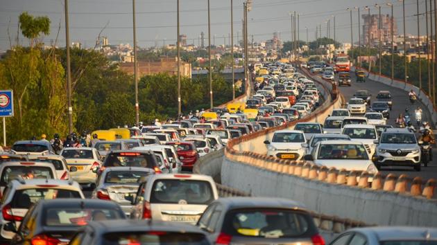 Traffic snarl at Sarai Kale Khan in New Delhi.(Amal KS/HT PHOTO)