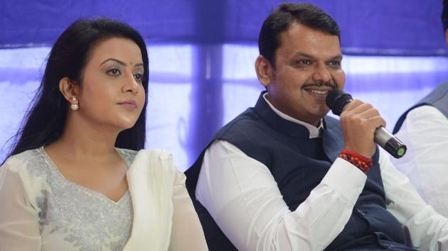 Former Maharashtra CM Devendra Fadnavis along with his wife Amruta during the press meet at his residence Varsha in Mumbai in October 2019. (HT File Photo)