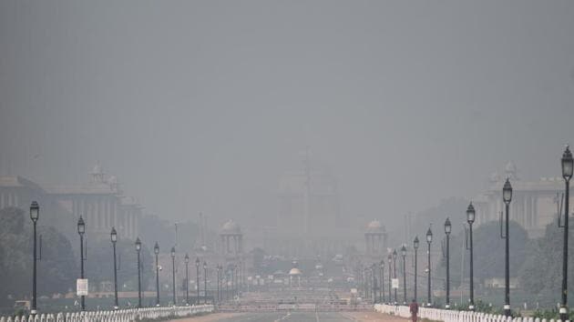 A view of the Rajpath area covered with the thick layer of smog as the air quality deteriorates due to air pollution, in New Delhi on Thursday.(ANI Photo)