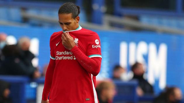 Virgil Van Dikj walks off the ground.(Getty Images)