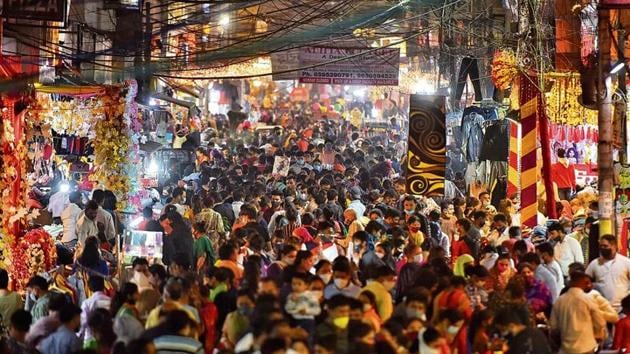 People out shopping in large numbers on the eve of Diwali, at Kamla Nagar market, in New Delhi (Sanchit Khanna/ Hindustan Times) People out shopping in large numbers on the eve of Diwali, at Kamla Nagar market, in New Delhi (Sanchit Khanna/ Hindustan Times)