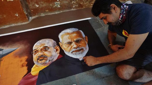 Exhibition Of Portrait Rangolis At Thane Ends Today Hindustan Times His rangoli portraits of bride and groom adorn a caricature specialist himself, his brother taught him the nuances of the art like how to mix colours. portrait rangolis at thane ends today