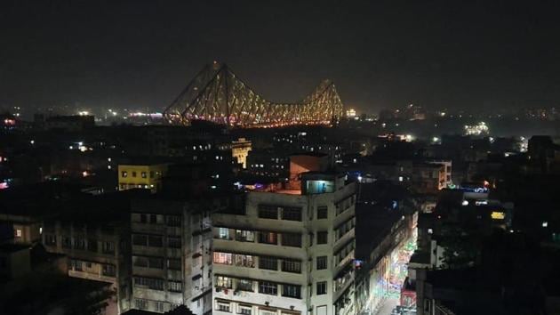 The Kolkata Police tweeted photos of the city skyline in the middle of the night to show the effect of the ban.(TWITTER/Kolkata Police.) The Kolkata Police tweeted photos of the city skyline in the middle of the night to show the effect of the ban.(TWITTER/Kolkata Police.)