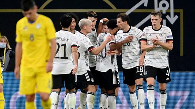 Timo Werner (M) of Germany cheers after his goal with his team mates(Getty Images)