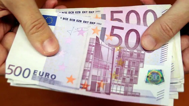 2 Czech Nationals Caught Leaving London For Dubai With Cash filled 2 Czech Nationals Caught Leaving London For Dubai With Cash filled