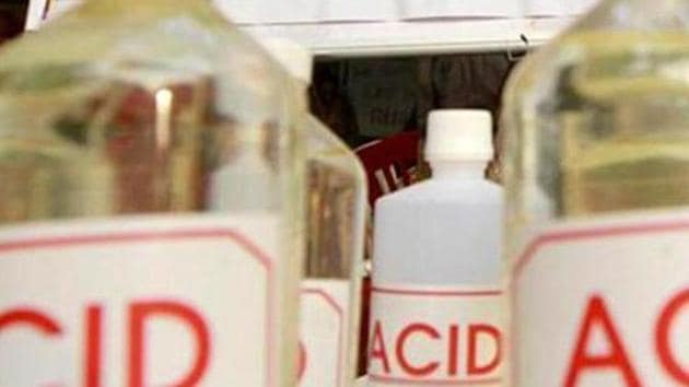 The accused first tried to strangle the woman, then poured acid on her followed by petrol. (HT Photo) The accused first tried to strangle the woman, then poured acid on her followed by petrol. (HT Photo)