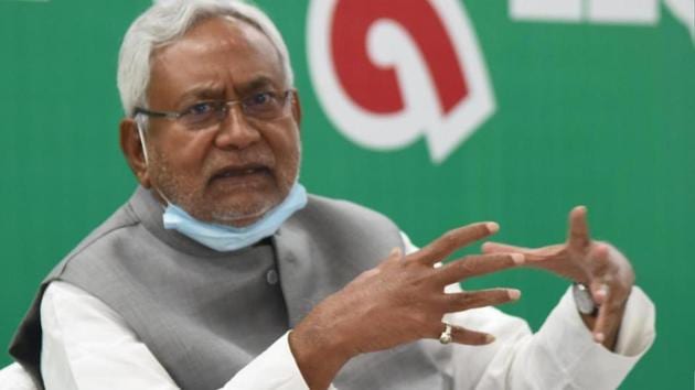 Bihar chief minister Nitish Kumar addresses a press conference in Patna, November 12(SANTOSH KUMAR/HTPHOTO)