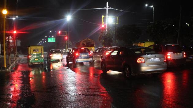 Rain hit the tricity on Sunday evening, bringing down pollution levels considerably.(Gurminder Singh/HT photo) Rain hit the tricity on Sunday evening, bringing down pollution levels considerably.(Gurminder Singh/HT photo)