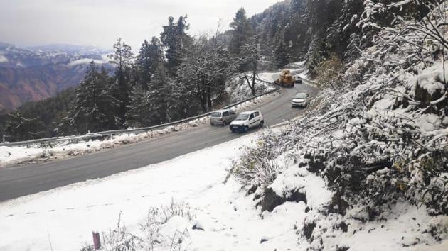 Kufri and Narkanda in the upper reaches of Shimla district received the season’s first snowfall on Monday.(HT Photo)