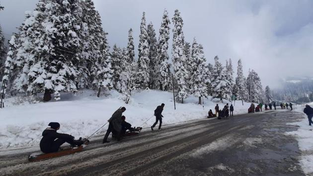 The rescue team walked for five hours along NH244 to reach the civilians during the night, in zero visibility conditions, and then brought them down to Sinthan Maidan where they were provided with food and shelter. (Sourced) The rescue team walked for five hours along NH244 to reach the civilians during the night, in zero visibility conditions, and then brought them down to Sinthan Maidan where they were provided with food and shelter. (Sourced)
