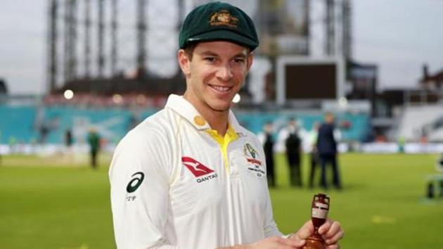 Australia's Tim Paine celebrates with the Ashes urn after drawing the series to retain the Ashes.(Action Images via Reuters)