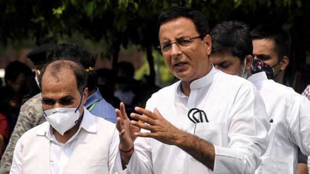 Congress general secretary Randeep Singh Surjewala along with party MP Adhir Ranjan Chowdhury.(ANI)