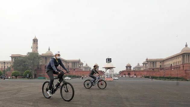Cyclists ride bicycles near the Secretariat buildings in New Delhi on November 16. In the last week, Delhi has recorded an average of 7,341 cases every day, compared to 4,174 during its second wave of infections in September and 3,446 during the first wave in June, HT reported. (ANI) Cyclists ride bicycles near the Secretariat buildings in New Delhi on November 16. In the last week, Delhi has recorded an average of 7,341 cases every day, compared to 4,174 during its second wave of infections in September and 3,446 during the first wave in June, HT reported. (ANI)