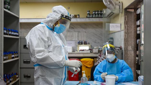 Medics work with swab samples collected for coronavirus tests, in Defence Colony, New Delhi on Monday.(Amal KS/HT Photo) Medics work with swab samples collected for coronavirus tests, in Defence Colony, New Delhi on Monday.(Amal KS/HT Photo)