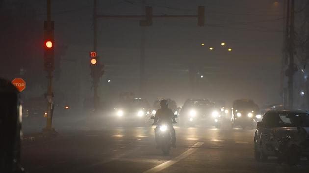 Between November 5 and November 10, when Delhi recorded the longest spell of ‘severe’ air days this year, the AQI in at least 10 hot spots touched 500, the maximum value that can be recorded on the AQI scale. (Raj K Raj/HT Photo) Between November 5 and November 10, when Delhi recorded the longest spell of ‘severe’ air days this year, the AQI in at least 10 hot spots touched 500, the maximum value that can be recorded on the AQI scale. (Raj K Raj/HT Photo)