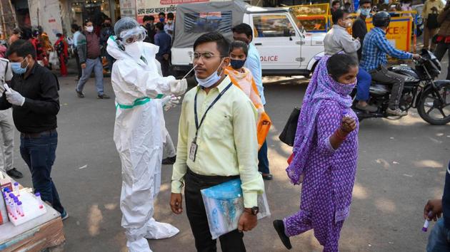 A medical worker collects a swab sample from a man to test for coronavirus infection in New Delhi on November 17. According to Union health ministry, India on November 17 reported 29,163 new cases of the coronavirus disease (Covid-19), the lowest in four months. (Prakash Singh / AFP) A medical worker collects a swab sample from a man to test for coronavirus infection in New Delhi on November 17. According to Union health ministry, India on November 17 reported 29,163 new cases of the coronavirus disease (Covid-19), the lowest in four months. (Prakash Singh / AFP)