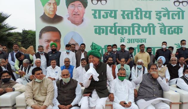 Indian National Lok Dal patriarch and former Haryana chief minister Om Prakash Chautala addresses the office bearers at party’s executive meeting in Sirsa on Monday.(PTI) Indian National Lok Dal patriarch and former Haryana chief minister Om Prakash Chautala addresses the office bearers at party’s executive meeting in Sirsa on Monday.(PTI)