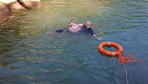 Stephen Ellison, British consul-general in Chongqing, rescues a drowning student, who had fallen into a river by accident, at a scenic spot in Chongqing, China. (REUTERS) Stephen Ellison, British consul-general in Chongqing, rescues a drowning student, who had fallen into a river by accident, at a scenic spot in Chongqing, China. (REUTERS)