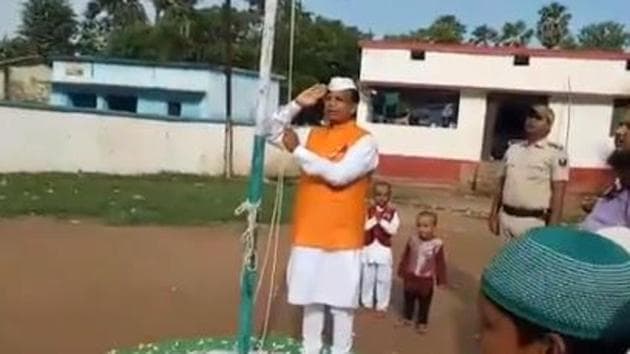Bihar education minister Mewalal Choudhary singing National Anthem in an old video shared by the RJD on Wednesday. (Photo: videograb)