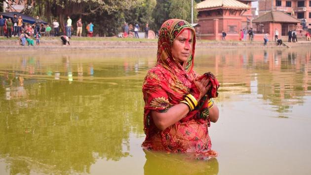 Each devotee prepares the same offering for the Sun God and arrives at the banks of the rivers and ponds for extending prayers.(Unsplash) Each devotee prepares the same offering for the Sun God and arrives at the banks of the rivers and ponds for extending prayers.(Unsplash)