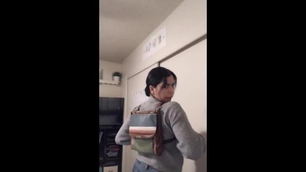 Life Hack Video Shows How To Turn A Purse Into A Backpack Leaves Netizens Impressed Trending Hindustan Times