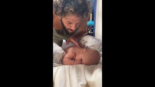 The image shows the kid and the dad. (Instagram/@cezmikalorifer) The image shows the kid and the dad. (Instagram/@cezmikalorifer)