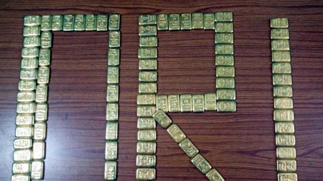 DRI officers seized 30 gold biscuits, weighing about three kilos from the two men who were travelling in a luxury car.(Representative image/HT PHOTO) DRI officers seized 30 gold biscuits, weighing about three kilos from the two men who were travelling in a luxury car.(Representative image/HT PHOTO)