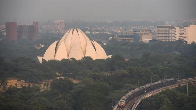 A metro train passes Lotus Temple in the afternoon at Kalkaji in New Delhi, India, on November 18. V K Soni, the head of the India Meteorological Department’s (IMD) environment research centre, told PTI that northwesterly winds had increased the contribution of stubble burning to Delhi’s pollution slightly on November 18. (Amal KS / HT Photo) A metro train passes Lotus Temple in the afternoon at Kalkaji in New Delhi, India, on November 18. V K Soni, the head of the India Meteorological Department’s (IMD) environment research centre, told PTI that northwesterly winds had increased the contribution of stubble burning to Delhi’s pollution slightly on November 18. (Amal KS / HT Photo)