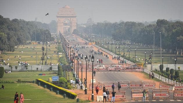 A view of India Gate in New Delhi on what remained a hazy day on November 18. Delhi’s air deteriorated marginally and slipped into the “poor” category on November 18, according to the Central Pollution Control Board bulletin, despite beginning the day in the “moderate” category. The Air Quality Index (AQI) stood at 180 at 6am and had dropped to 211 by 4pm. (Sanchit Khanna / HT Photo) A view of India Gate in New Delhi on what remained a hazy day on November 18. Delhi’s air deteriorated marginally and slipped into the “poor” category on November 18, according to the Central Pollution Control Board bulletin, despite beginning the day in the “moderate” category. The Air Quality Index (AQI) stood at 180 at 6am and had dropped to 211 by 4pm. (Sanchit Khanna / HT Photo)