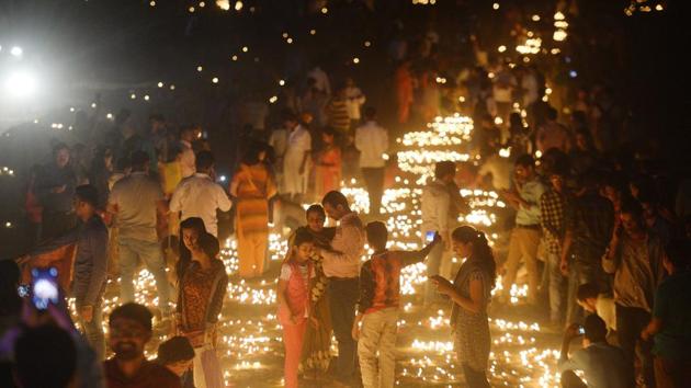 Dev Deepawali is considered to be a festival of the deities, who are believed to descend on the holy ghats of the Ganges on the auspicious occasion of Kartik Purnima.(AFP)