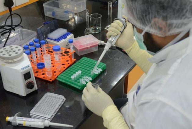 Unlike Pfizer’s vaccine which must be kept at minus 70 degrees Celsius or below, Moderna’s can be stored at normal fridge temperatures.(Reuters | Representational image) Unlike Pfizer’s vaccine which must be kept at minus 70 degrees Celsius or below, Moderna’s can be stored at normal fridge temperatures.(Reuters | Representational image)