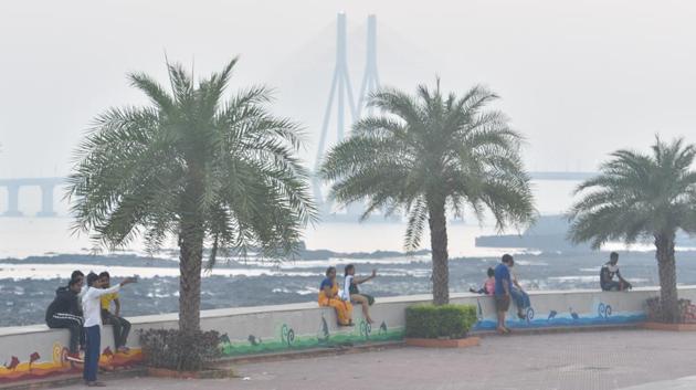 People out on a hazy afternoon at Bandra in Mumbai on November 17. Maharashtra, the state considered the worst hit by the coronavirus in the country for much of the pathogen’s run so far has now been overtaken by a resurgent outbreak in national capital Delhi which is reporting consistently higher Covid-19 cases daily. (Satyabrata Tripathy / HT Photo) People out on a hazy afternoon at Bandra in Mumbai on November 17. Maharashtra, the state considered the worst hit by the coronavirus in the country for much of the pathogen’s run so far has now been overtaken by a resurgent outbreak in national capital Delhi which is reporting consistently higher Covid-19 cases daily. (Satyabrata Tripathy / HT Photo)