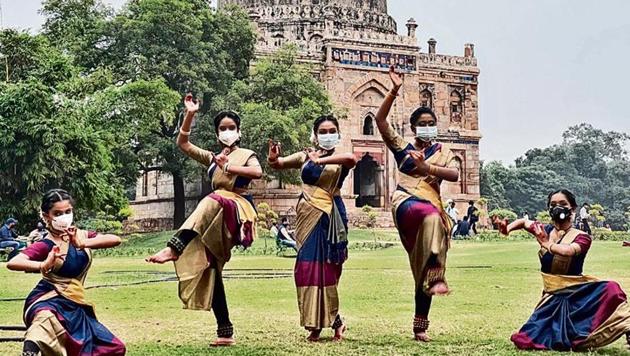 This is a group of young women, wearing the same kind of saris, same kind of bangles, but not the same kind of face masks. This is a group of young women, wearing the same kind of saris, same kind of bangles, but not the same kind of face masks.