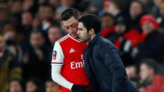 Arteta Hurt By Ozil Situation But Resigned To Questioning Hindustan Times