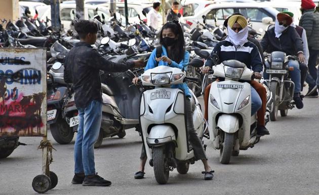 The municipal corporation has also been receiving complaints of private staff misbehaving with visitors at parking lots.(Harsimar Pal SIngh/HT)