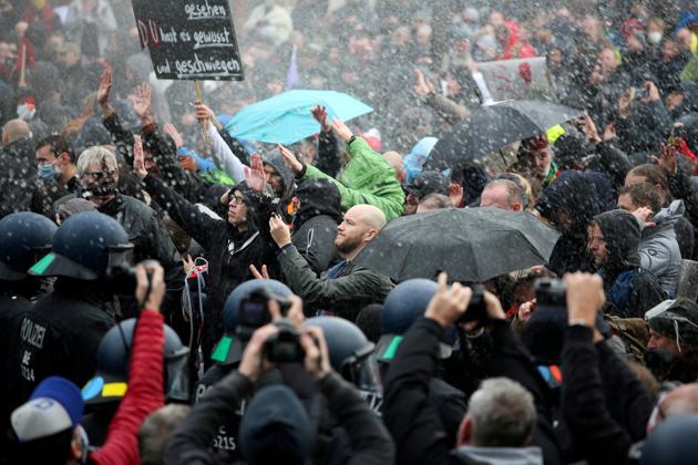 German police unleashed water cannons in an effort to scatter thousands of protesters angry over government’s move to enforce more restrictions.(Reuters) German police unleashed water cannons in an effort to scatter thousands of protesters angry over government’s move to enforce more restrictions.(Reuters)