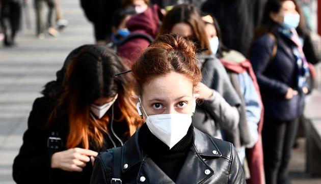 People wearing protective masks stand in line to a mobile laboratory for Covid-19 and Hepatitis C testing in Milan, Italy October 19, 2020 (REUTERS/Flavio Lo Scalzo) People wearing protective masks stand in line to a mobile laboratory for Covid-19 and Hepatitis C testing in Milan, Italy October 19, 2020 (REUTERS/Flavio Lo Scalzo)
