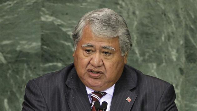 FILE - In this Sept. 20, 2010, file photo, Samoa Prime Minister Tuilaepa Sailele Malielegaoi addresses a summit at the United Nations headquarters. On Thursday, Nov. 19, 2020, Malielegaoi addressed the nation live on television and radio and appealed for calm after the country reported it’s first positive test for the coronavirus, although a second test on the same patient returned a negative result. (AP Photo/Frank Franklin II, File) FILE - In this Sept. 20, 2010, file photo, Samoa Prime Minister Tuilaepa Sailele Malielegaoi addresses a summit at the United Nations headquarters. On Thursday, Nov. 19, 2020, Malielegaoi addressed the nation live on television and radio and appealed for calm after the country reported it’s first positive test for the coronavirus, although a second test on the same patient returned a negative result. (AP Photo/Frank Franklin II, File)